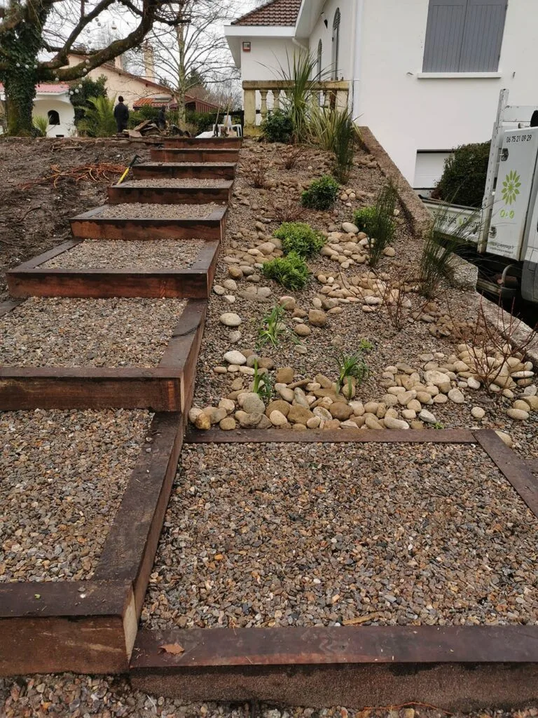 Création d'un escalier en chêne et plantations - Le Taillan Médoc #Gironde