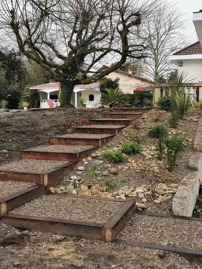 Création d'un escalier en chêne et plantations - Le Taillan Médoc #Gironde