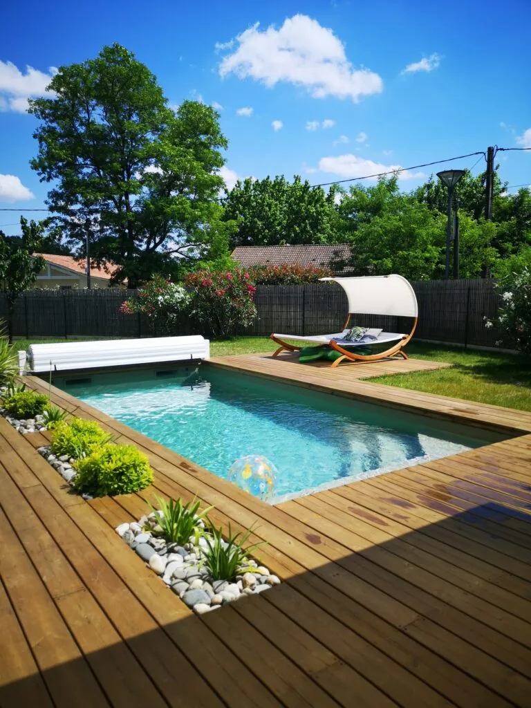 terrasse-pin-marron-plantations-arrosage-automatique